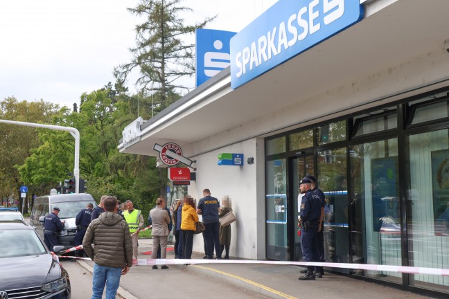 Bankberfall: Alarmfahndung nach bewaffnetem Raubberfall auf Bankfiliale in Linz-Urfahr
