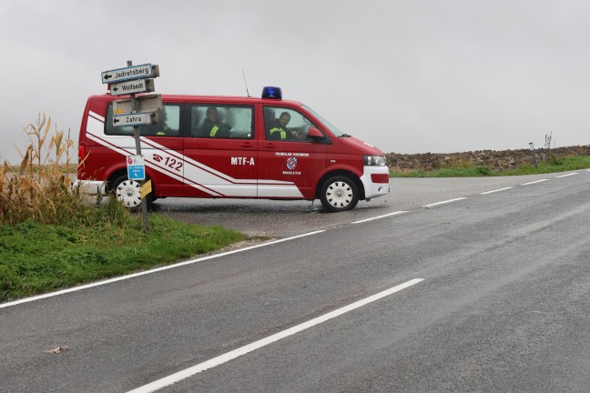 Auto bei schwerem Verkehrsunfall in Taiskirchen im Innkreis berschlagen