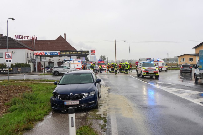 Schwerer Kreuzungscrash zwischen zwei PKW in Ansfelden