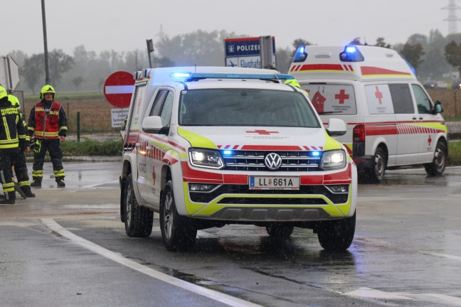 Schwerer Kreuzungscrash zwischen zwei PKW in Ansfelden