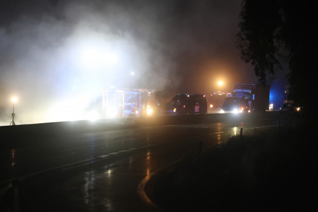 Vier Feuerwehren bei Brand eines LKW-Aufliegers auf Pyhrnautobahn in Schlierbach im Einsatz