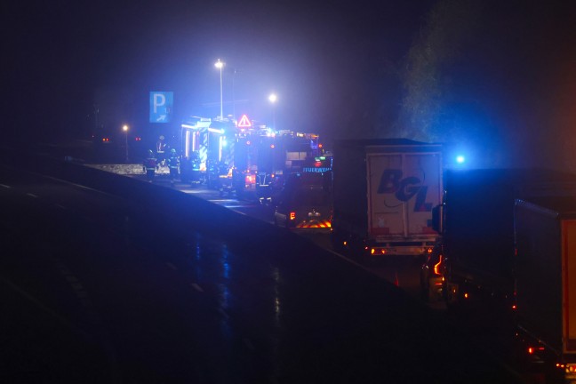 Vier Feuerwehren bei Brand eines LKW-Aufliegers auf Pyhrnautobahn in Schlierbach im Einsatz