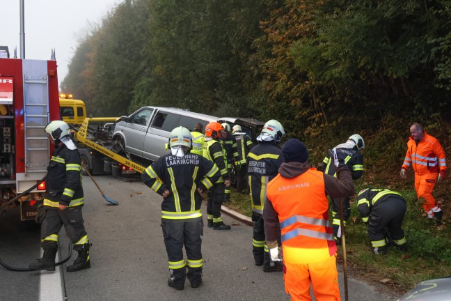 Sechs Personen befreit: Schwerer Crash zwischen Kleinbus und LKW auf Westautobahn bei Ohlsdorf
