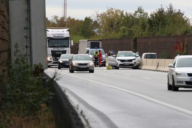 Verkehrsunfall zwischen PKW und Kleintransporter auf Welser Autobahn bei Wels-Puchberg