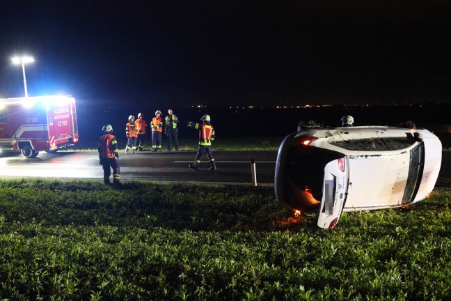 Lenker unverletzt: Autoberschlag in Buchkirchen endet glimpflich