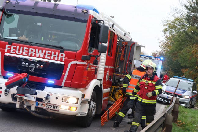 Drei Verletzte bei Crash zwischen drei Fahrzeugen auf Wiener Strae in Wels-Waidhausen