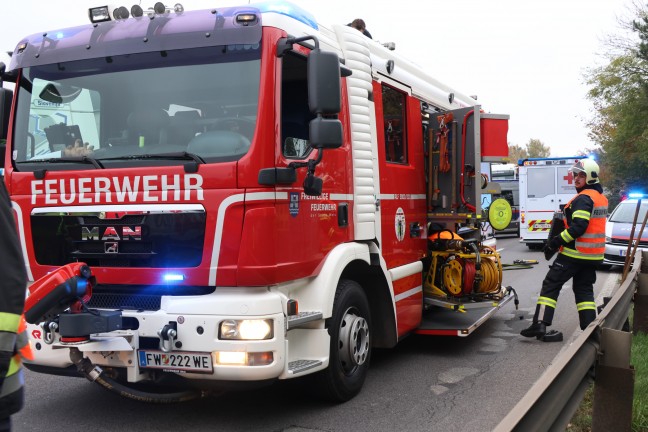 Drei Verletzte bei Crash zwischen drei Fahrzeugen auf Wiener Strae in Wels-Waidhausen