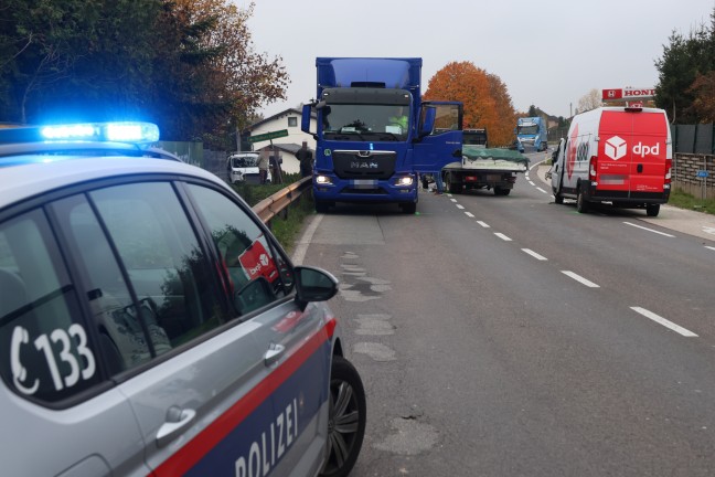 Drei Verletzte bei Crash zwischen drei Fahrzeugen auf Wiener Strae in Wels-Waidhausen
