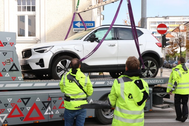 Fnf Verletzte bei Kreuzungscrash zwischen Polizeiauto und PKW auf Wiener Strae in Wels-Innenstadt