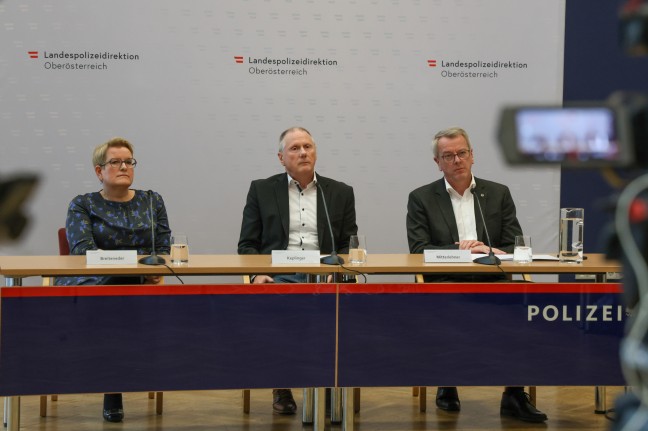 50 Personen nach Amoklauf eines Jgers im Mhlviertel unter Polizeischutz