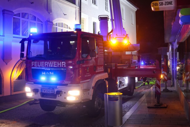 Brand in einem Wohn- und Geschftsgebude in Vcklabruck