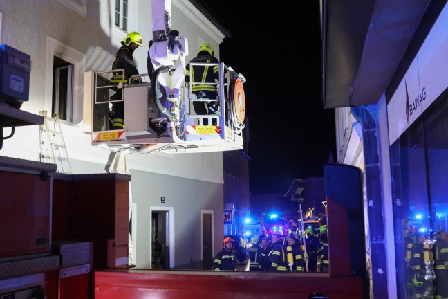 Brand in einem Wohn- und Geschftsgebude in Vcklabruck