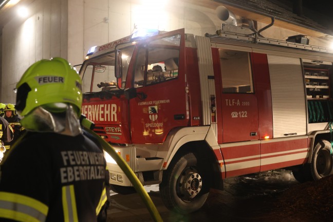 Vier Feuerwehren bei Brand auf einem Bauernhof in Eberstalzell im Einsatz