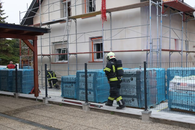 Hohe CO-Konzentration: Person in einem Wohnhaus in Wels-Schafwiesen reglos aufgefunden