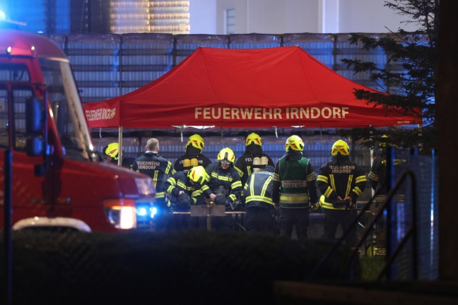 Sechs Feuerwehren bei Brand am Betriebsgelände eines Unternehmens in Kremsmünster im Einsatz