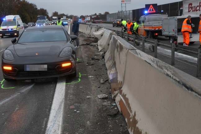 LKW bei Kollision mit PKW auf Welser Autobahn in Wels-Puchberg umgestrzt