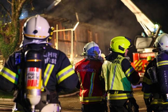 Groeinsatz bei Brand eines landwirtschaftlichen Nebengebudes in Ampflwang im Hausruckwald