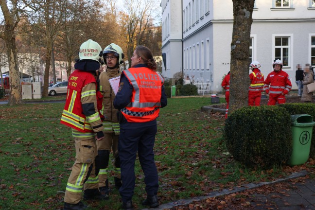 Groeinsatz fr die Feuerwehr bei Gebudebrand in Ried im Innkreis