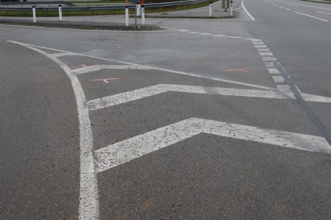 Personenrettung nach schwerem Verkehrsunfall auf Rieder Strae bei Hohenzell