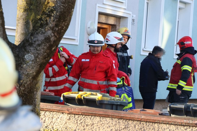 Brand in einer Dachgeschowohnung eines Mehrparteienwohnhauses in Wels-Vogelweide