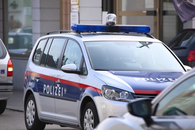 Bankangestellte in Wels-Neustadt mit Messer verletzt