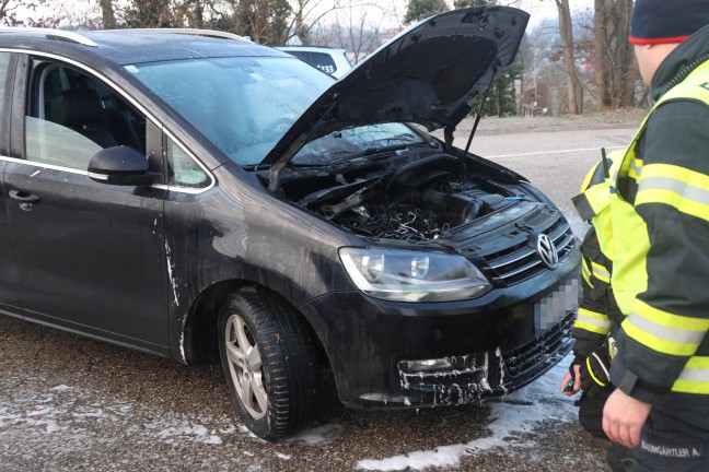 Brand im Motorraum eines PKW sorgte fr Einsatz der Feuerwehr in Lambach