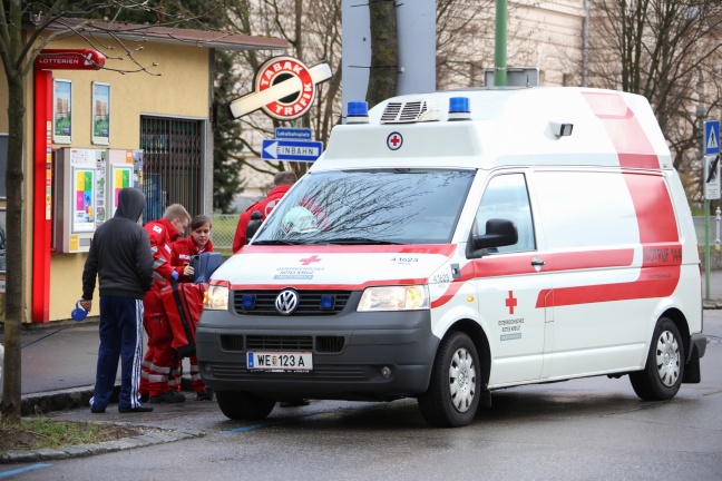 Drei Verletzte bei Brand im Keller des Maria-Theresia-Hochhauses