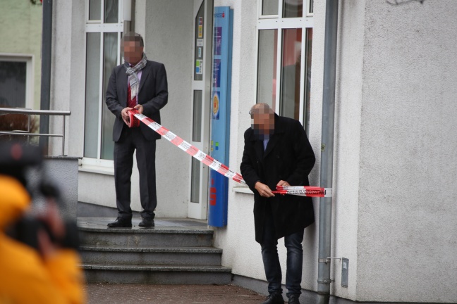 Raubüberfall auf Sparkasse in Micheldorf in Oberösterreich