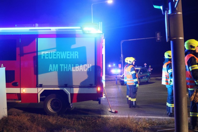 Drei Verletzte bei schwerem Kreuzungscrash auf Pyhrnpass Strae in Thalheim bei Wels