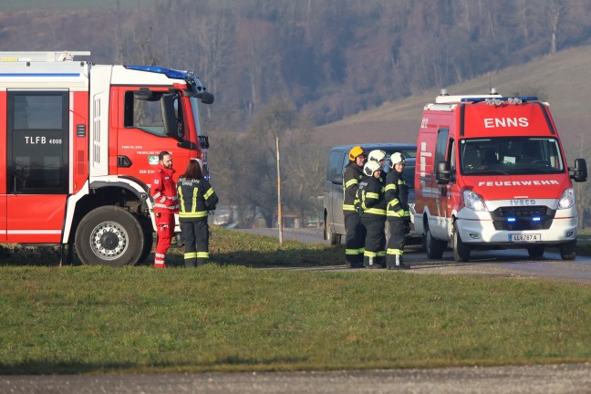 Personenrettung: Drehbohrgert auf Baustelle in Enns in 110-kV-Hochspannungsleitung geraten