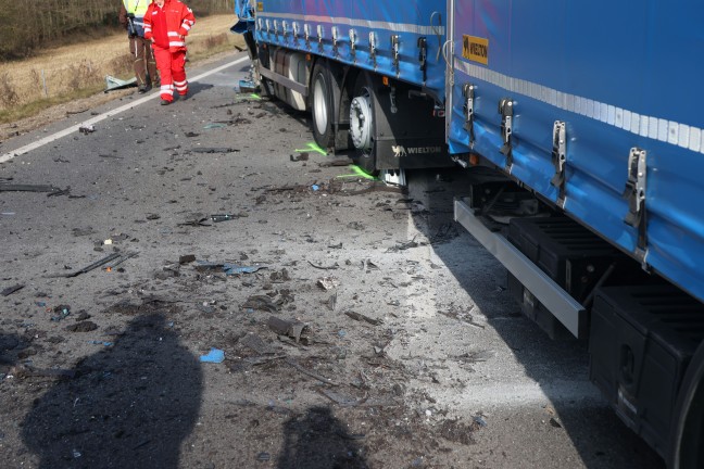 T�dlicher Frontalcrash: Autolenker auf Steyrer Stra�e bei Kronstorf t�dlich verungl�ckt