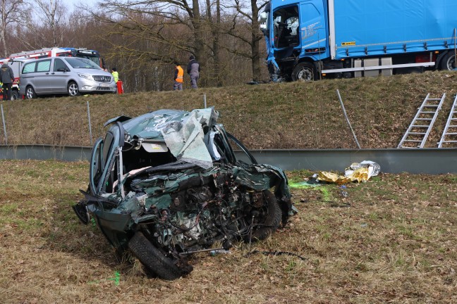 T�dlicher Frontalcrash: Autolenker auf Steyrer Stra�e bei Kronstorf t�dlich verungl�ckt