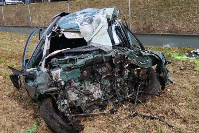 T�dlicher Frontalcrash: Autolenker auf Steyrer Stra�e bei Kronstorf t�dlich verungl�ckt