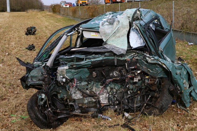 T�dlicher Frontalcrash: Autolenker auf Steyrer Stra�e bei Kronstorf t�dlich verungl�ckt