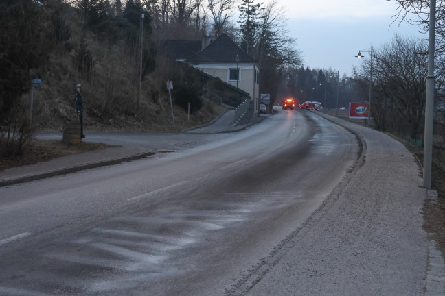 13 Kilometer lange lverschmutzung sorgte fr Einsatz von vier Feuerwehren und Straenmeisterei