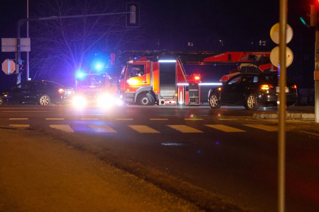 Sessel und Laptop: Brand in einer Wohnung in Leonding sorgte f�r sp�tabendlichen Einsatz