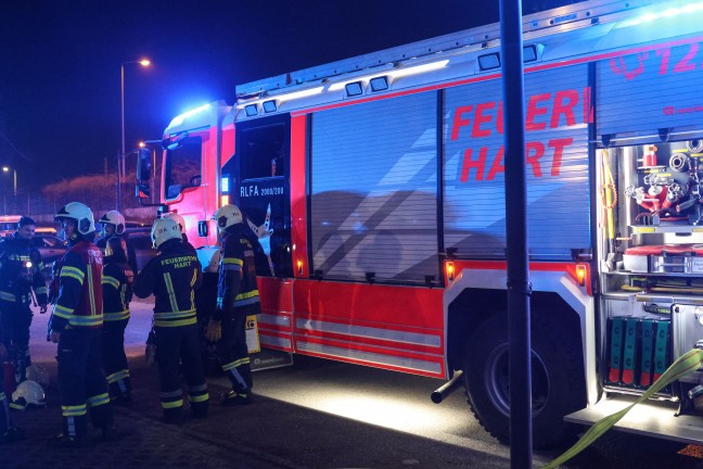 Sessel und Laptop: Brand in einer Wohnung in Leonding sorgte f�r sp�tabendlichen Einsatz