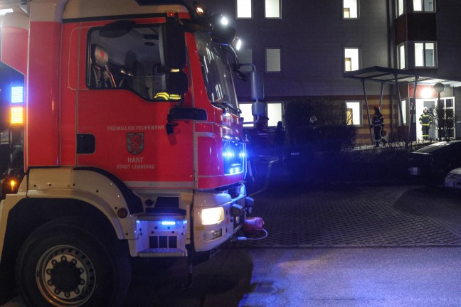 Sessel und Laptop: Brand in einer Wohnung in Leonding sorgte f�r sp�tabendlichen Einsatz
