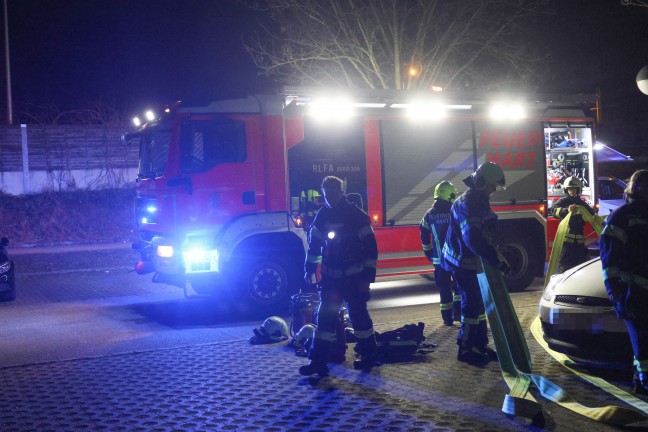 Sessel und Laptop: Brand in einer Wohnung in Leonding sorgte f�r sp�tabendlichen Einsatz
