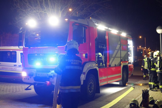 Sessel und Laptop: Brand in einer Wohnung in Leonding sorgte f�r sp�tabendlichen Einsatz