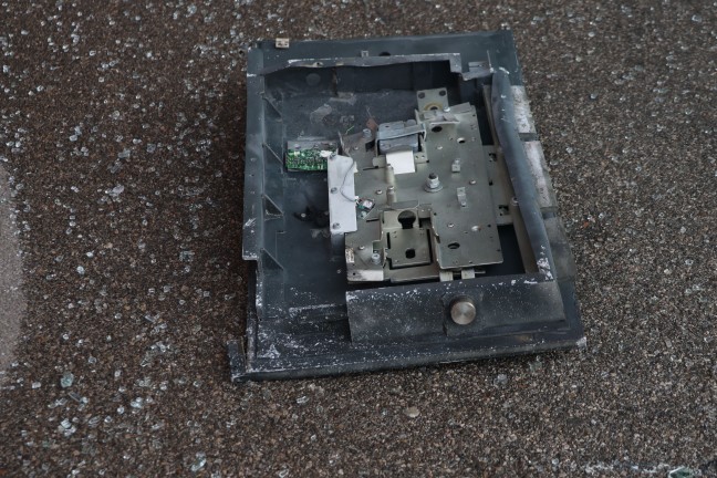 Bankomatsprengungen: Zwei Geldautomaten in einem Einkaufszentrum in Wels-Waidhausen gesprengt