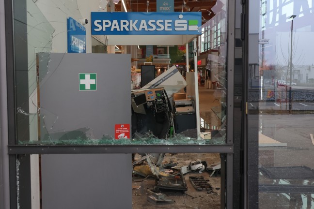 Bankomatsprengungen: Zwei Geldautomaten in einem Einkaufszentrum in Wels-Waidhausen gesprengt