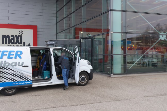 Bankomatsprengungen: Zwei Geldautomaten in einem Einkaufszentrum in Wels-Waidhausen gesprengt