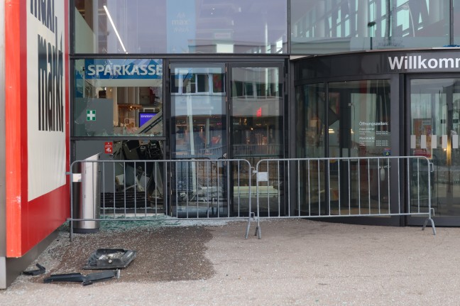 Bankomatsprengungen: Zwei Geldautomaten in einem Einkaufszentrum in Wels-Waidhausen gesprengt