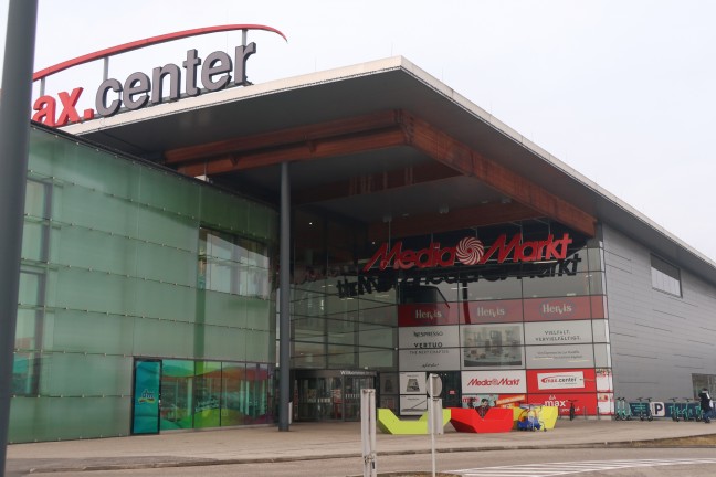 Bankomatsprengungen: Zwei Geldautomaten in einem Einkaufszentrum in Wels-Waidhausen gesprengt