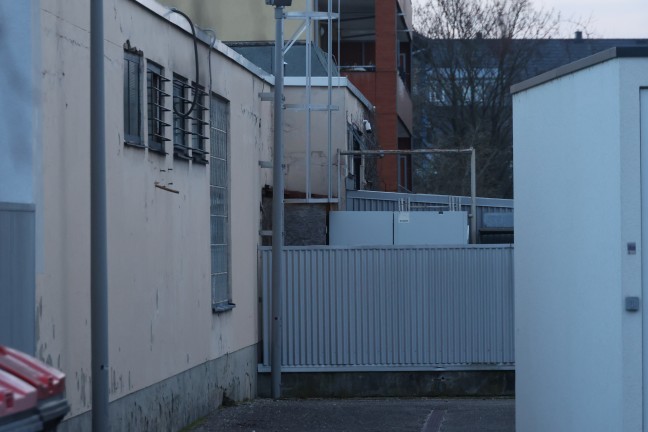 Illegale Gl�cksspielautomaten im Hinterhof einer Tankstelle in Wels-Neustadt sichergestellt