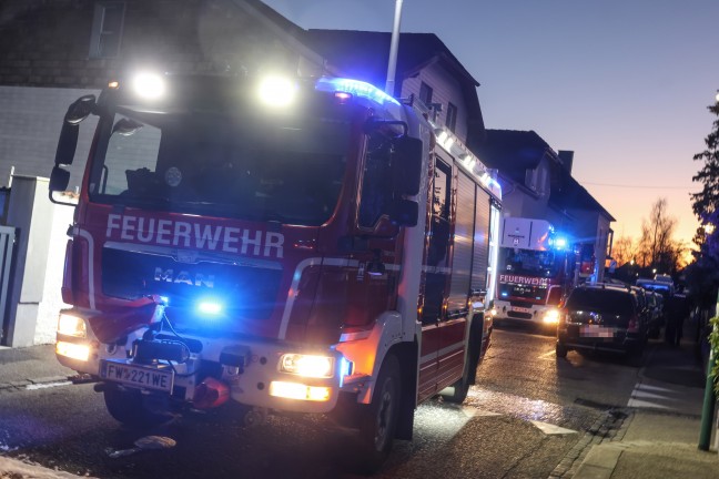Brand einer Selche in einem Nebengeb�ude eines Hauses in Wels-Neustadt