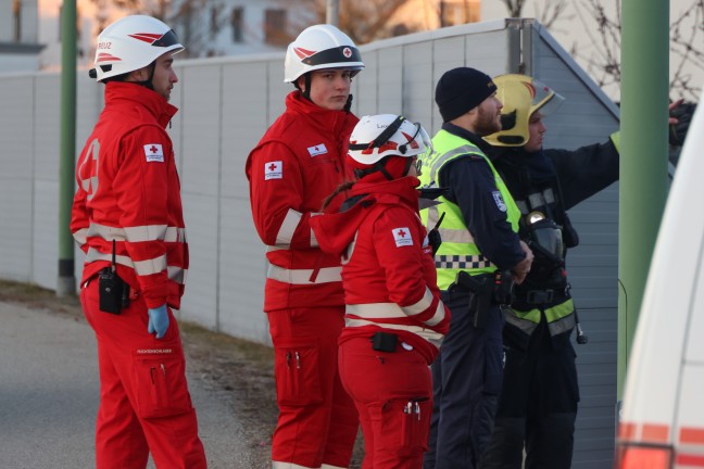 Obergescho in Vollbrand: Grerer Brand in einem Einfamilienhaus in Wels-Schafwiesen