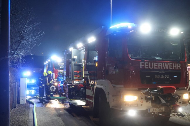 Drei Feuerwehren bei Brand eines Nebengebudes bei einem Wohnhaus in Traun im Einsatz