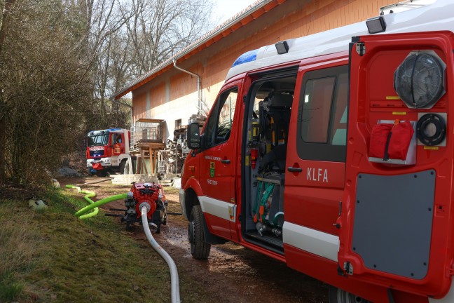 Brand eines Hackschnitzelbunkers auf einem Bauernhof in Niederthalheim